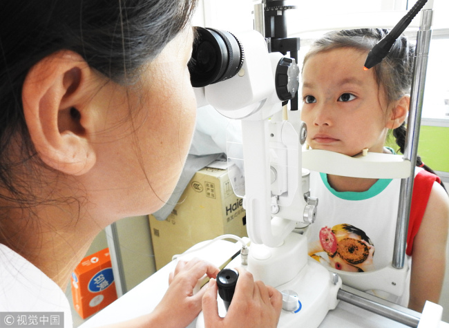 A child has her eyes checked at a hospital in Lianyungang city, Jiangsu province, Aug. 30, 2018.[Photo: VCG]