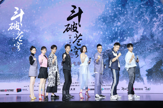 The cast members of "Battle through The Heavens" pose for a picture together at a promotional event on Thursday, August 30, 2018 in Beijing for their upcoming television drama series. [Photo: China Plus]