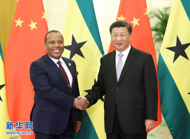 Chinese President Xi Jinping meets with Prime Minister of Sao Tome and Principe Patrice Trovoada in Beijing on Wednesday, September 05, 2018. [Photo: Xinhua]
