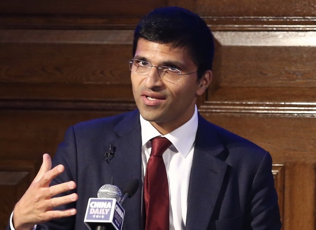 Nikhil Rathi, CEO of the London Stock Exchange Group speaks on the innovations of the Shanghai-London stock connect. [Photo provided by China Daily]