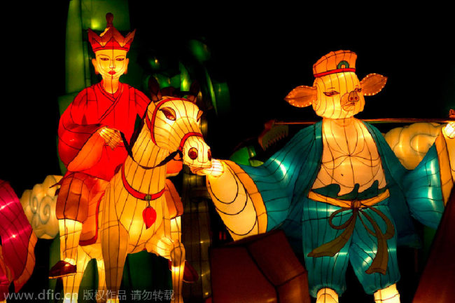The picture shows silk lanterns(灯笼) portraying mythological characters lighting up the night sky of Singapore during the Mid-Autumn Festival, Aug 28, 2011. [Photo/IC]