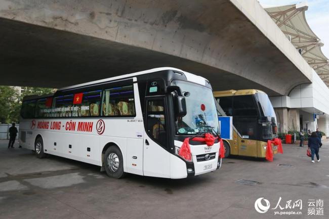 Two coaches departing from Haiphong are seen in Kunming in southwest China's Yunnan Province on September 20, 2018. [Photo: people.cn]