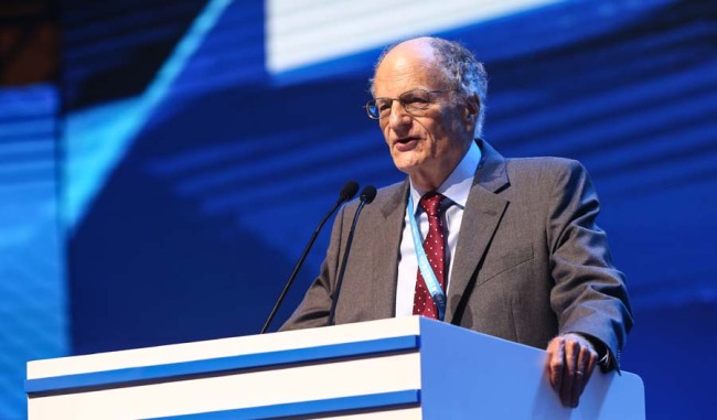Thomas J. Sargent, 2011 Nobel Prize winner and New York University professor, delivers a keynote speech at the second 21st Century Maritime Silk Road China (Guangdong) International Communication Forum on Thursday, September 20, 2018. [Photo: China Plus]