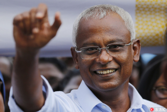 Ibrahim Mohamed Solih, the president-elect of the Maldives interacts with his supporters during a gathering in Male, Maldives,Sept. 24, 2018.[File photo:IC]