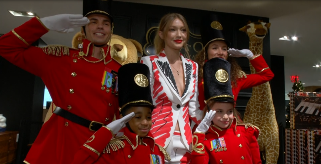 Supermodel Gigi Hadid embraced her inner child Tuesday (24 OCT. 2018) as she launched a new toy soldier uniform for U.S. toy store FAO Schwarz. [Photo:AP]