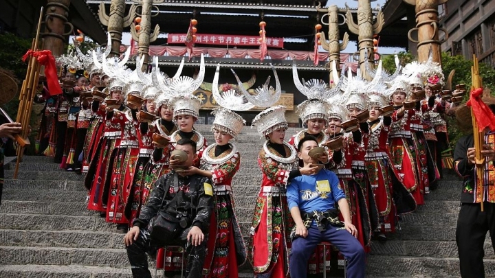 Miao long table feast attracts thousands - China Plus