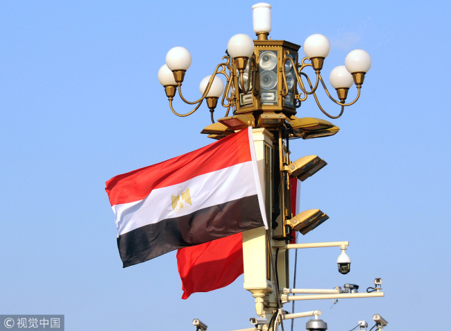 File photo shows the national flags of China and Egypt. [Photo: VCG]