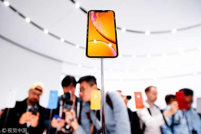 An Apple iPhone XR model on display during a launch event in Cupertino, California. [Photo: VCG] 