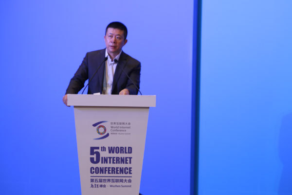 Cao Guowei, the president and CEO of the news portal Sina, speaks at the forum on "Media Transformation and Communication Innovation" held on the sidelines of the fifth World Internet Conference in Wuzhen, Zhejiang Province, on November 8th, 2018. [Photo: China Plus]