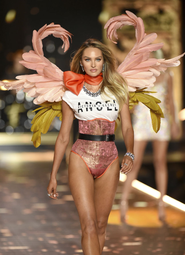 又是一年维密秀 Angels on 2018 Victoria's Secret fashion show runway