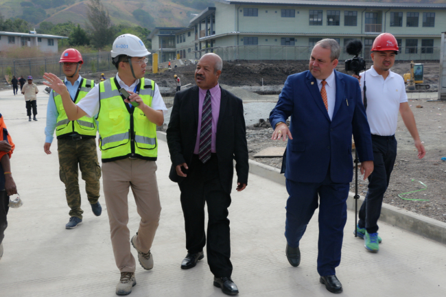 Justin Tkatchenko, APEC Minister of Papua New Guinea, visits Butuka Academy [Photo: China Plus/ Lin Xin]