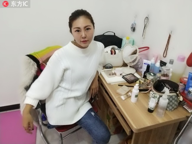 独腿女电焊工成网红 One-legged female welder becomes online celebrity