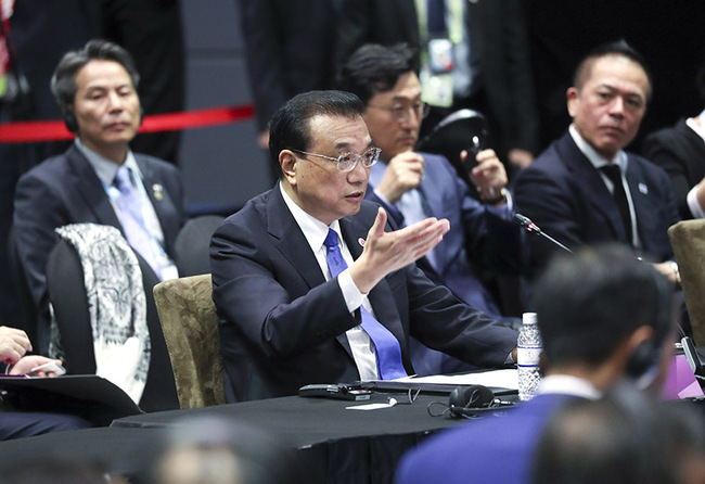 Chinese Premier Li Keqiang speaks at the 21st ASEAN-China, Japan and South Korea (10+3) leaders' meeting in Singapore on Thursday, November 15, 2018. [Photo: gov.cn]