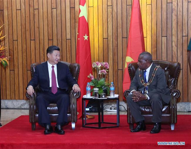 Chinese President Xi Jinping (L) holds talks with Papua New Guinea (PNG) Governor-General Bob Dadae in Port Moresby, PNG, on Nov. 16, 2018. [Photo: Xinhua]