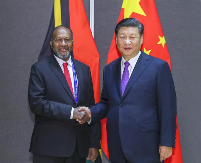 Chinese President Xi Jinping (R) meets with Vanuatu Prime Minister Charlot Salwai in Port Moresby, Papua New Guinea, on Nov. 16, 2018. Xi met here on Friday with leaders of Pacific island countries that have diplomatic relations with China. [Photo: Xinhua/Xie Huanchi]