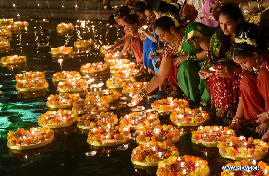 People light lamps to celebrate Deva-Diwali Festival - China Plus