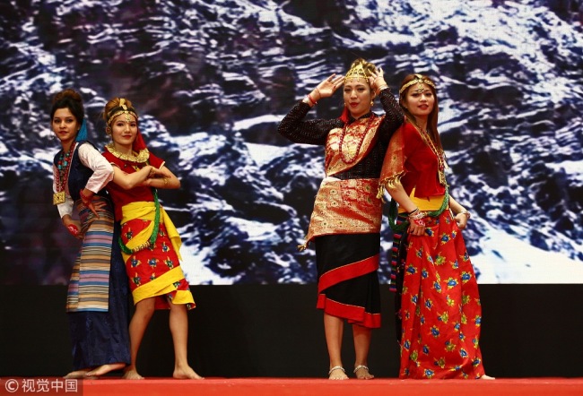 外交官服装大赛在北京开幕 Diplomatic fashion show in Beijing