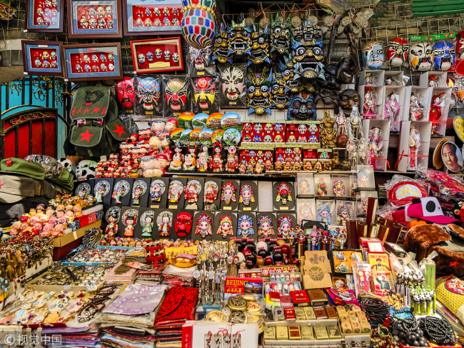 Handicrafts and souvenirs in Beijing.[Photo:VCG]