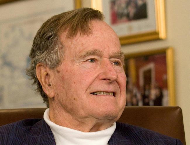 Former US president, George H.W. Bush smiles as he listens to Republican presidential candidate Mitt Romney speak as he met with Bush to pick up his formal endorsement in Houston, Texas, US March 29, 2012. [Photo:Agencies]