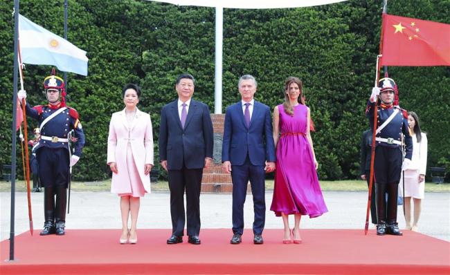 Chinese President Xi Jinping and his wife Peng Liyuan, together with Argentine President Mauricio Macri and his wife Juliana Awada, attend the welcome ceremony in Buenos Aires, Argentina, Dec. 2, 2018. Xi Jinping met with Macri here Sunday. Before the meeting, Macri held a grand welcome ceremony for Xi. [Photo: Xinhua/Xie Huanchi]