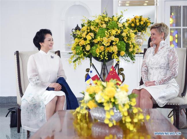 Peng Liyuan (L), wife of Chinese President Xi Jinping, and World Health Organization goodwill ambassador for tuberculosis and HIV/AIDS and UNESCO special envoy for the advancement of girls' and women's education, meets with Panamanian First Lady Lorena Castillo Garcia, a special ambassador for UNAIDS in Latin America, in Panama City, Panama, Dec. 3, 2018. [Photo: Xinhua/Yan Yan]
