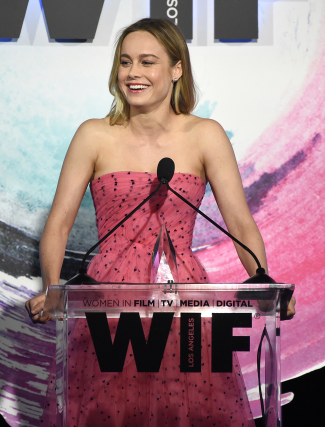 Brie Larson accepts the Crystal award for excellence in film at the Women In Film Crystal and Lucy Awards at the Beverly Hilton Hotel on Wednesday, June 13, 2018, in Beverly Hills, Calif. [Photo：AP]