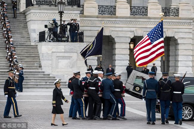 The remains of President George H.W. Bush are transported from the U.S. Capitol to the National Cathedral Wednesday December 5, 2018. [Photo: VCG]