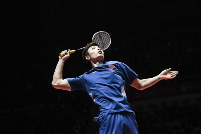 China's Shi Yuqi rallies against world number one Kento Momota in the final of the 2018 BWF World Tour Finals in Guangzhou, on Dec 16, 2018. [Photo: IC]