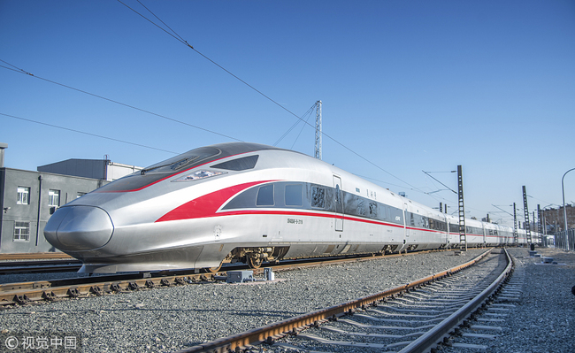 A 17-carriage CR400AF-B Fuxing bullet train, seen here on Sunday, December 30, 2018 in Beijing. [File Photo: VCG]