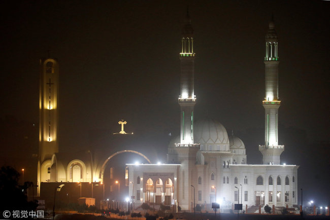 Minarets of a mosque and a cross on top of a church are seen during cold weather before Sunday's Coptic Christmas Eve Mass in Cairo, Egypt January 5, 2019. [File photo: VCG]