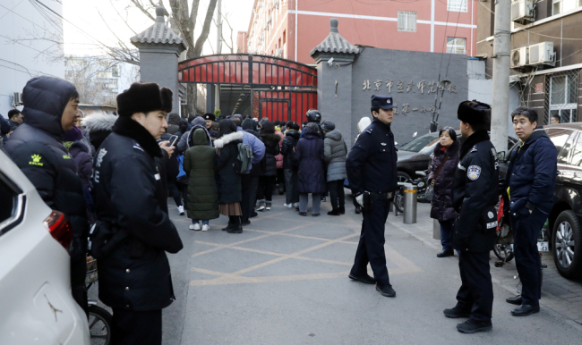 Policemen stand guard outside Xuanwu Normal Experimental Affiliated Number One Primary School, after 20 primary school pupils were wounded in an attack at the school in Beijing on January 8, 2019. [Photo: IC]