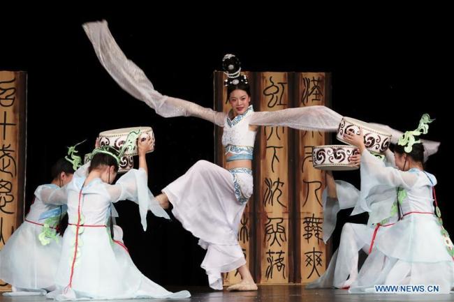 Students from the Guanghua Chinese School perform a classic Chinese dance during a New Year celebration organized by Greater Philadelphia Chinese School of Union (GPCSU) in Philadelphia, the United States, on Jan. 6, 2019. [Photo: Xinhua]