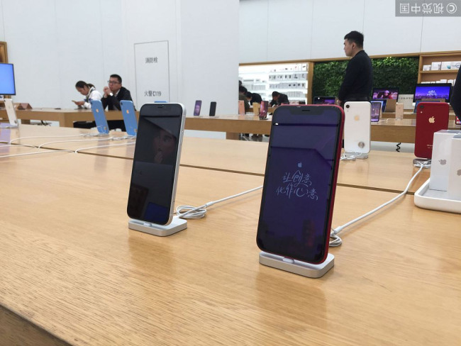iPhone models on display at an Apple store in Fuzhou, Fujian Province. [File Photo: VCG]