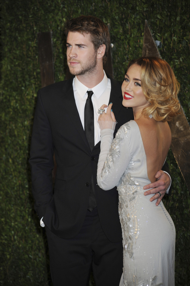 Liam Hemsworth and Miley Cyrus at the 2012 Vanity Fair Oscar Party hosted by Graydon Carter at Sunset Tower on February 26, 2012 in West Hollywood, California. [Photo ：AP]