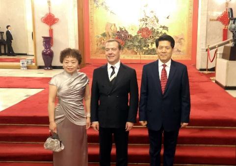 Russian Prime Minister Dmitry Medvedev poses a photo with Chinese Ambassador to Russia Li Hui and his wife Shi Xiaoling at Chinese Embassy in Russia, Moscow, on February 7, 2019. [Photo: cri.cn]