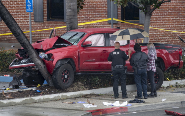 An investigator with the Fullerton Police Department gathers evidence from an early-morning accident involving a suspected DUI driver on Sunday, February 10, 2019, in Fullerton, California. [Photo: AP]