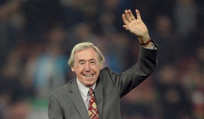 In this file photo taken on October 27, 2015 Former England international footballer Gordon Banks waves to the fans ahead of the English League Cup fourth round football match between Stoke City and Chelsea at the Britannia Stadium in Stoke-on-Trent, central England on October 27, 2015. [Photo: AFP/ OLI SCARFF]
