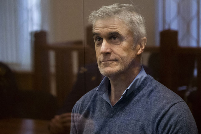 Founder of the Baring Vostok investment fund Michael Calvey looks through a cage's class in the court room in Moscow, Russia, Saturday, Feb. 16, 2019. [File photo: AP/Alexander Zemlianichenko]