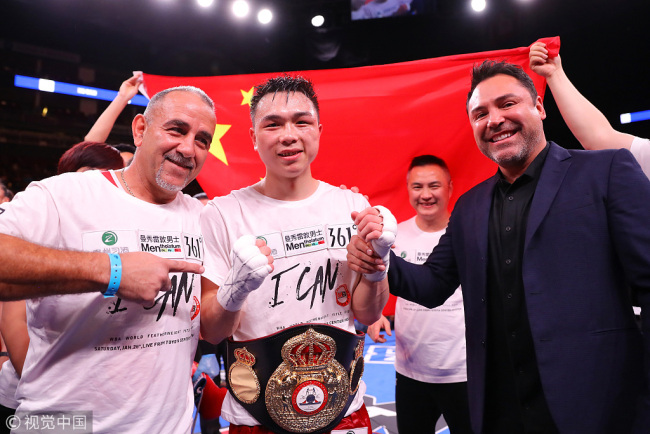 Chinese boxer Xu Can (center) celebrates after defeating Jesus Rojas of Puerto Rico in their WBA Featherweight title fight at the Toyota Center on January 26, 2019 in Houston, Texas. [Photo: VCG]