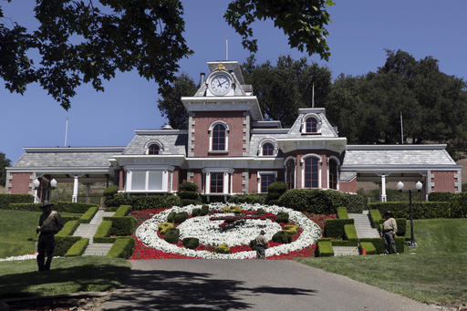 Workers stand at the train station at Neverland Ranch in Los Olivos, California, July 2, 2009. [File Photo: AP]