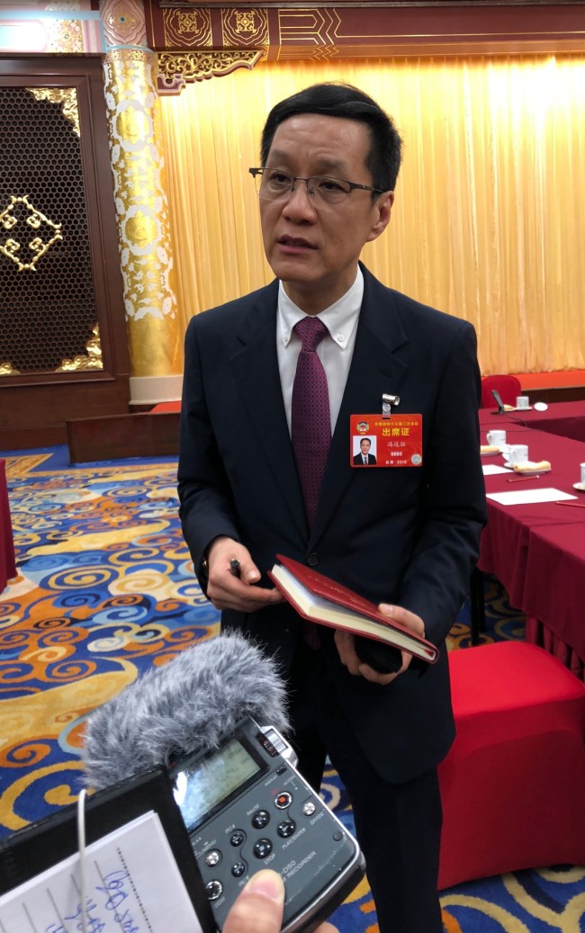 Actor Feng Yuanzheng stresses the need to carry forward the principle of “All for the people”, March 4th, 2019. [Photo: China Media Group]