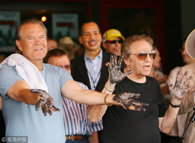 Musicians Geln Campbell (L) and Hal Blaine attend the induction of "The Wrecking Crew" into Hollywood's Rockwalk at Guitar Center on Sunset Blvd, June 25, 2008 in Hollywood, California. [File Photo: VCG]