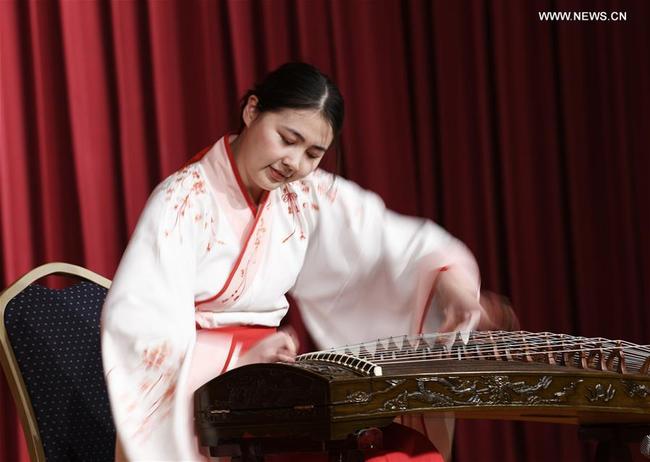 A performer plays Chinese Zither at a celebration marking the 40th anniversary of sister city relationships between Chinese and U.S. cities in Washington D.C., the United States, March 13, 2019. [Photo: Xinhua]