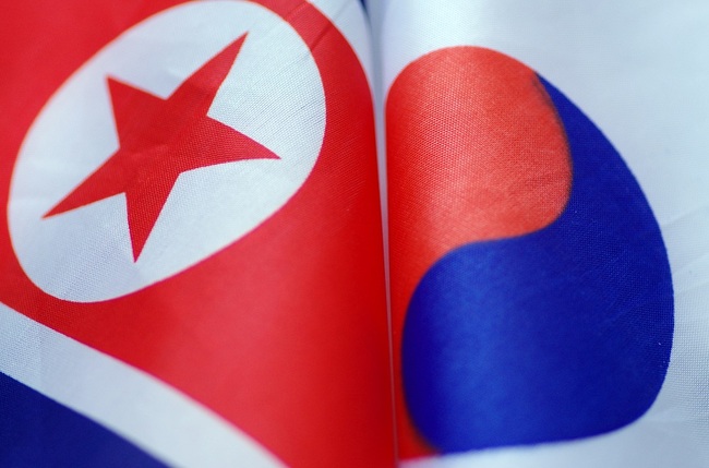 National flags of the Democratic People's Republic of Korea (DPRK) and South Korea. [Photo: IC]