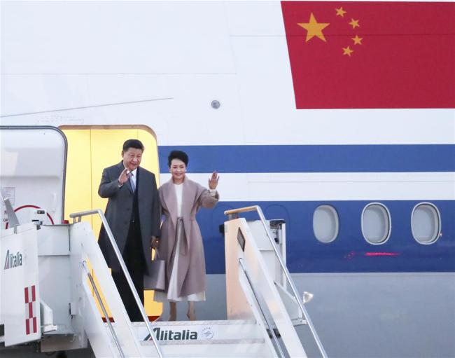 Chinese President Xi Jinping (L) and his wife Peng Liyuan disembark from the airplane upon their arrival in Rome, Italy, on March 21, 2019. Xi arrived in Rome Thursday for a state visit to Italy to map out the future of the bilateral relationship and move it into a new era. [Photo: Xinhua]