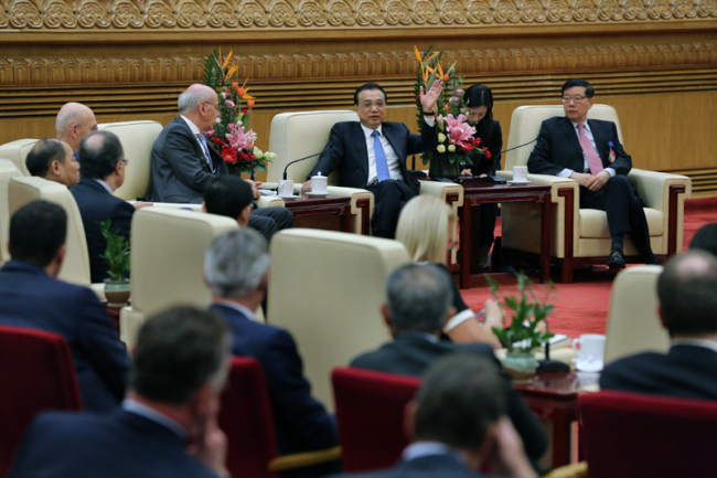 Premier Li Keqiang holds talks with overseas delegates attending the China Development Forum 2019 in Beijing on March 25, 2019. [Photo: gov.cn]