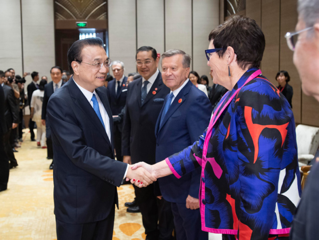Chinese Premier Li Keqiang meets with members of the BFA board of directors in Boao, Hainan Province on Wednesday, March 27, 2019. [Photo: gov.cn]