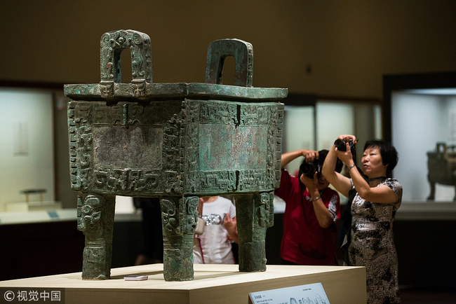 People visit the National Museum of China on June 19, 2012. [File photo: VCG]