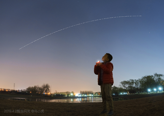 The "Ladybeetle -1" satellite transmits Morse code saying "Hello kids from the star," in Beijing on April 2, 2019. [Photo: Beijing Planetarium/Ma Jin]