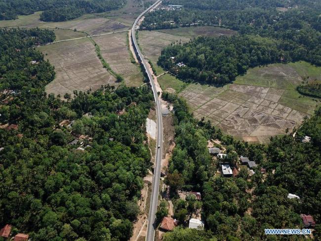 Aerial photo taken on April 5, 2019 shows the Wattegama railway bridge in Sri Lanka. [Photo: Xinhua/Guo Lei]
